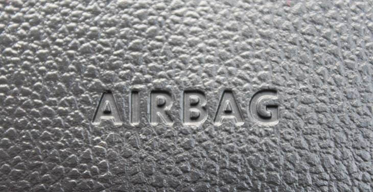 Airbag natpis na volanu automobila