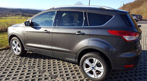 Ford Kuga automobil