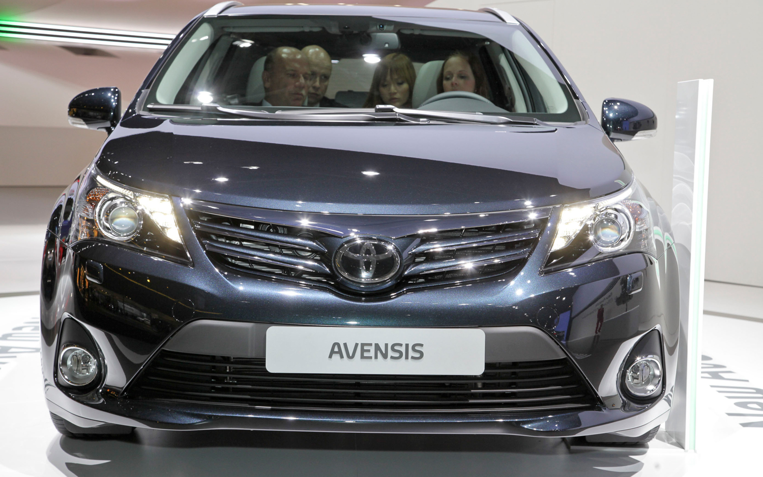 Toyota u Ženevi- Mirai, Avensis, Auris