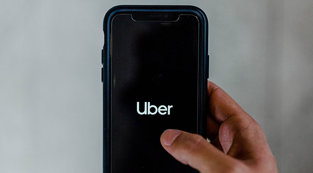 Uber aplikacija na mobilnom telefonu