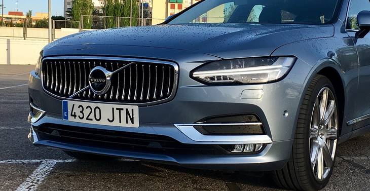 prednja strana volvo vozila