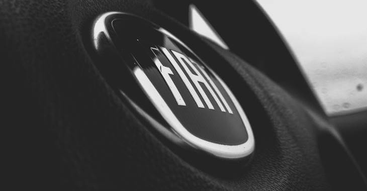 prikaz crnog volana automobila Fiat
