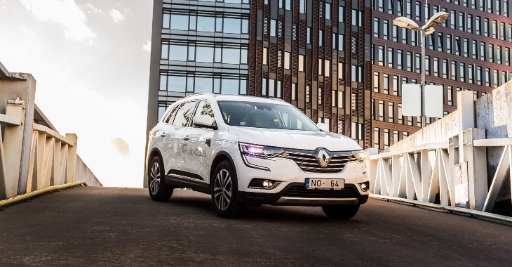 Prikaz belog Renault automobila