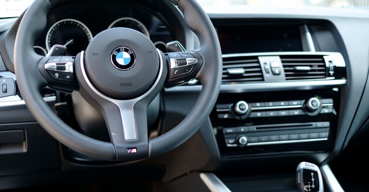 prikaz enterijera automobila marke BMW