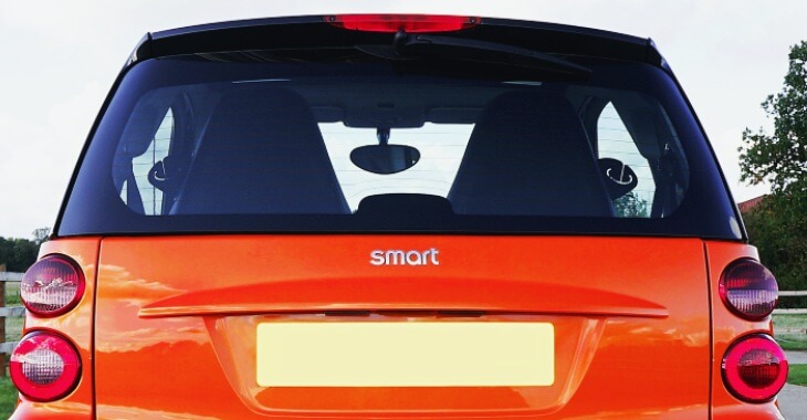 Crveni Smart auto